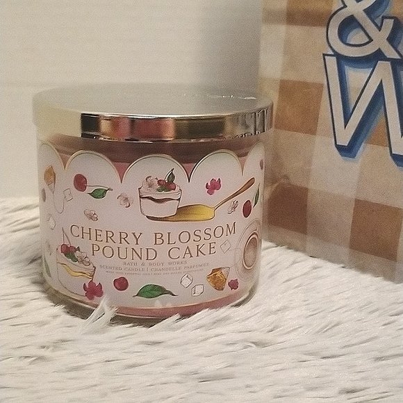 Brand New Bath & Body Works Bundle Of Three 3-Wick Candles - Picture 5 of 10
